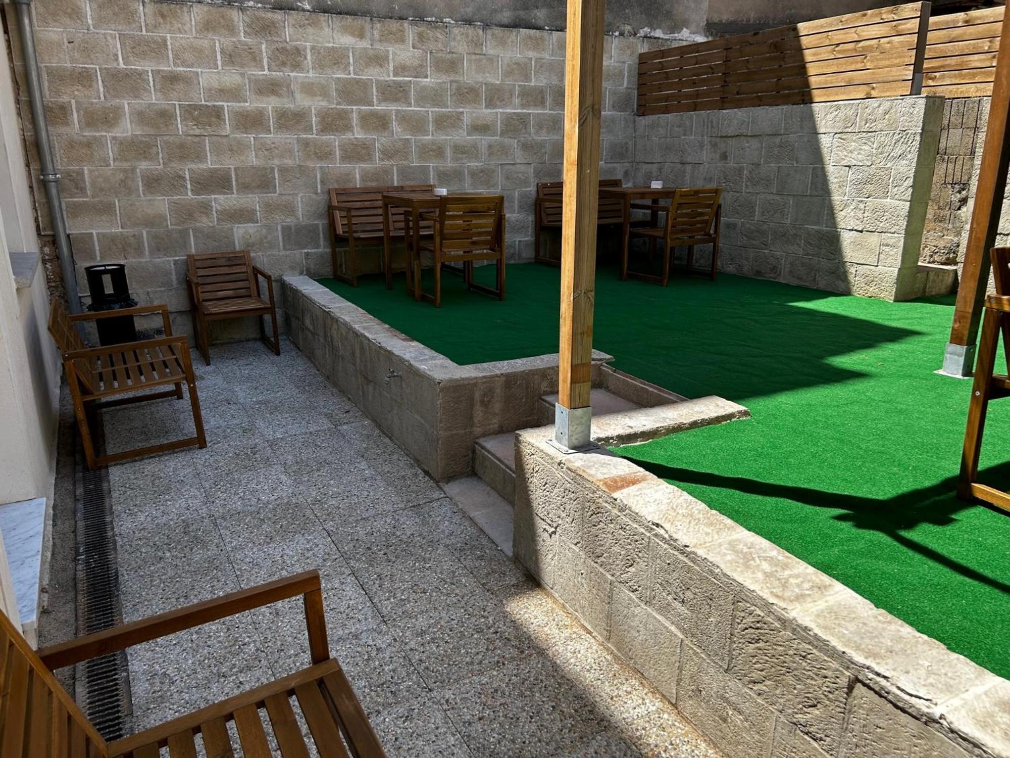 Bohobos Hostel Antibes Exteriör bild